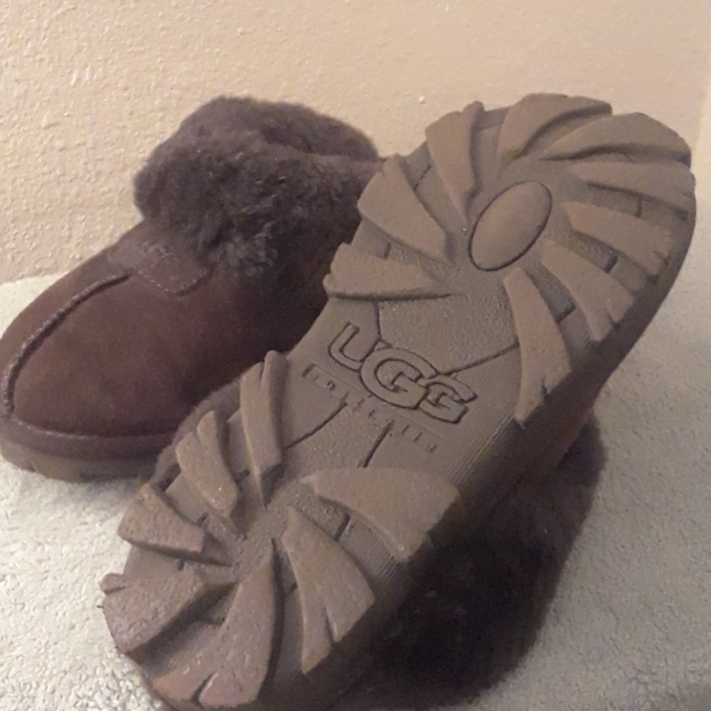 Ugg - Picture 2 of 3
